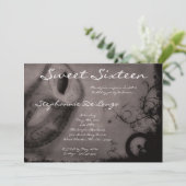 Invitation 5x7 Gris Masquerade Sweet 16 Anniversaire Invitati (Debout devant)