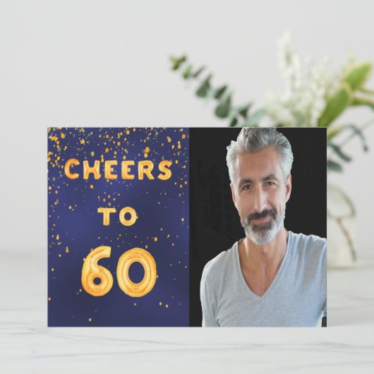 Invitation 60e anniversaire applaudit 60 or ballon texte bleu (Debout devant)