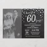 Invitation 60e anniversaire de Mariage Chalkboard Black Silve<br><div class="desc">60ème anniversaire de Mariage avec photo personnalisée. Chalkboard Invitation Noir et Argent. Soixante ans Mariages. Chalkboard Black et Silver Parties scintillant Arrière - plan diamant. Confetti en argent. Anniversaire adulte. Fête d'anniversaire d'une femme ou d'un homme. Pour plus de personnalisation, cliquez sur le bouton "Customiser" et utilisez notre outil de...</div>