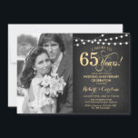 Invitation 65e anniversaire avec photo - Chalkboard et or<br><div class="desc">Invitation au 65e anniversaire du Mariage avec photo. Design élégant en noir et faux or. Comprend un motif de tableau noir, une police de script et des lumières de chaîne de fées. Salutations à 65 ans ! Peut être personnalisé dans n'importe quelle année. Message-moi si vous avez besoin d'une personnalisation...</div>