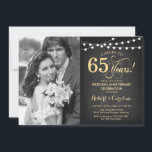 Invitation 65e anniversaire avec photo - Chalkboard et or<br><div class="desc">Invitation au 65e anniversaire du Mariage avec photo. Design élégant en noir et faux or. Comprend un motif de tableau noir, une police de script et des lumières de chaîne de fées. Salutations à 65 ans ! Peut être personnalisé dans n'importe quelle année. Message-moi si vous avez besoin d'une personnalisation...</div>