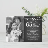 Invitation 65e anniversaire avec photo - Tableau noir et blan (Debout devant)