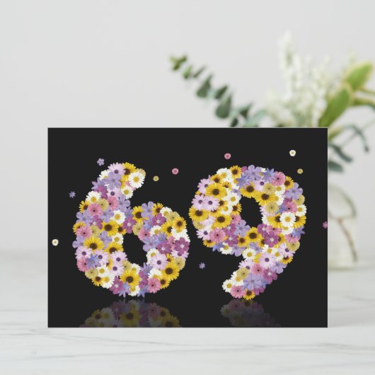 Invitation 69e fête d'anniversaire, avec des lettres fleuries (Debout devant)