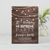 Invitation 70e anniversaire Surprise Rustic Wood String Light (Debout devant)