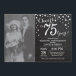 Invitation 75e anniversaire de mariage tableau noir argent<br><div class="desc">75e anniversaire de mariage avec photo personnalisée. Invitation tableau noir et argent. Soixante-quinzième anniversaire de mariage. Fond diamant pailleté tableau noir et argent. Confettis argentés. Anniversaire adulte. Fête d'anniversaire pour homme ou femme. Pour une personnalisation plus poussée, veuillez cliquer sur le bouton "Personnaliser" et utiliser notre outil de conception pour...</div>
