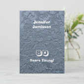 Invitation 80e anniversaire de fête Silver Blue Dolls Nom (Debout devant)