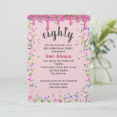 Invitation 80e Anniversaire Pink Icing Et Sprinkles (Debout devant)