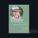 Invitation 80th Mens Anniversaire de la fête Photo 80th Sage<br><div class="desc">Célébrez "Hello to Eighty" avec cette invitation d'anniversaire élégante et sophistiquée. L'élégant cadre vert sauge contraste magnifiquement avec le texte blanc propre et le détail charmant des bougies, apportant une touche raffinée mais festive au design. Le libellé décontracté et accueillant donne le ton d'une célébration passionnante. De plus, un modèle...</div>