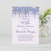 Invitation 90e anniversaire Purple Floral Wisteria Monogramme (Debout devant)