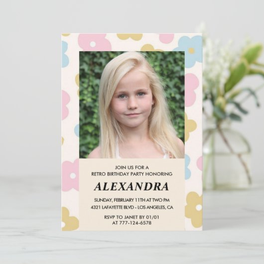 Invitation 9e anniversaire Fleurs Super rétro mign (Debout devant)