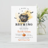 Invitation A Baby is Brewing Halloween Cauldron Baby Shower (Debout devant)