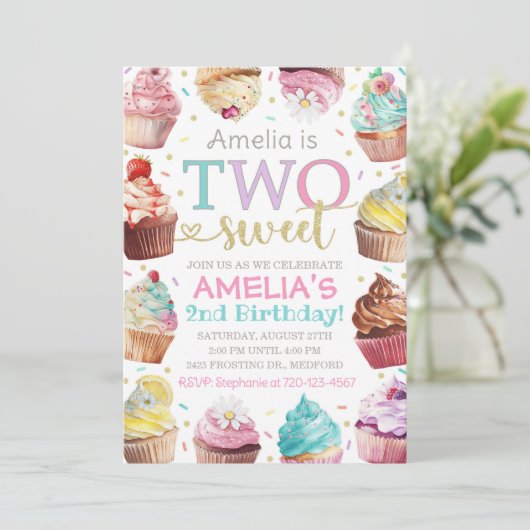 Invitation à deux sucres, Cupcake Invitation (Debout devant)