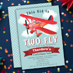 Invitation à deux volées Plane Kids 2e anniversair<br><div class="desc">Célébrez la journée spéciale de votre enfant avec ce design de 2e anniversaire de Two Fly Plane Kids. Ce design présente un grand plan rouge contre un arrière - plan bleu clair et des nuages blancs. L'inverse est un motif à pois polka. Vous pouvez customiser plus loin en cliquant sur...</div>