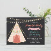 Invitation à fêter d'anniversaire de la tente de b (Debout devant)