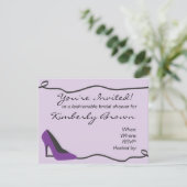 Invitation à la douche nuptiale en chaussure viole (Debout devant)
