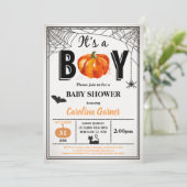 Invitation à la douche pour bébé d'Halloween. C'es (Debout devant)