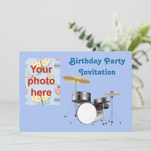 Invitation à la fête d'anniversaire avec kit à tam (Debout devant)