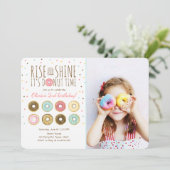 Invitation à la fête d'anniversaire de Donut Monte (Debout devant)