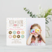 Invitation à la fête d'anniversaire de Donut Monte (Debout devant)