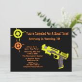 Invitation à la fête d'anniversaire de la balise l (Debout devant)