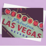 Invitation à la fête d'anniversaire de Las Vegas<br><div class="desc">Las Vegas Birthday Party Invitation présente une photo de gros plan appliquée à l'effet du signe de bienvenue de Las Vegas. Idéal pour tout événement de célébration en vegas aussi! Tous les textes par défaut peuvent être entièrement customisés avec votre propre occasion d'écriture - en conséquence, et vous pouvez également...</div>