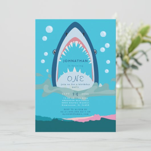 Invitation à la fête d'anniversaire de Shark Bite (Debout devant)