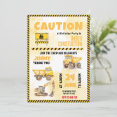 Invitation à la fête d'anniversaire du camion de c (Debout devant)