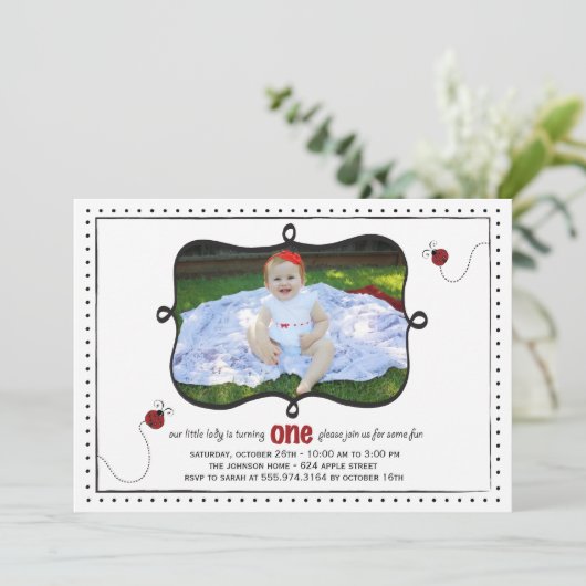 Invitation à la fête d'anniversaire Lady Bug First (Debout devant)