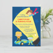 Invitation à la fête d'anniversaire Superhero (Debout devant)