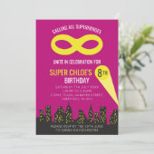 Invitation à la fête d'anniversaire sur le thème d (Debout devant)