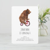 Invitation à la fête d'anniversaire. Un mignon our (Debout devant)