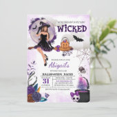 Invitation à la fête d'Halloween de la sorcière (Debout devant)