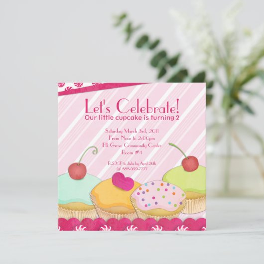 Invitation à la fête du Cupcake (Debout devant)