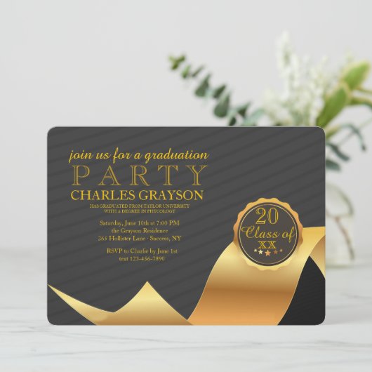Invitation à la graduation du ruban or (Debout devant)