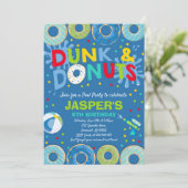 Invitation À La Piscine Dunk Et Donuts Pool Party (Debout devant)