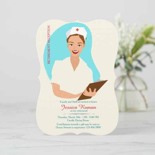 Invitation à la retraite d'une infirmière souriant (Debout devant)