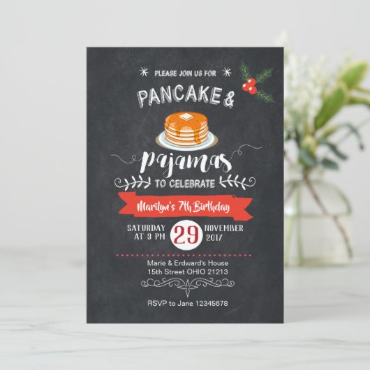 Invitation à l'anniversaire de Chalkboard Pancake  (Debout devant)