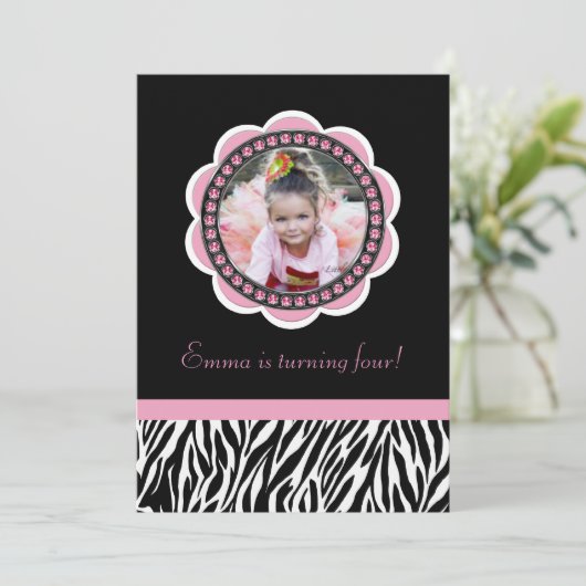 Invitation à l'anniversaire de Chic Zebra (Debout devant)