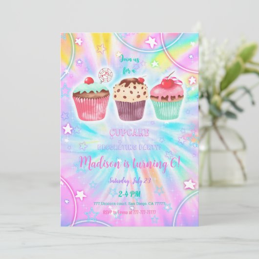 Invitation à l'anniversaire de Cupcake modifiable (Debout devant)
