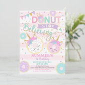 Invitation à l'anniversaire de Girl Donut Unicorn (Debout devant)