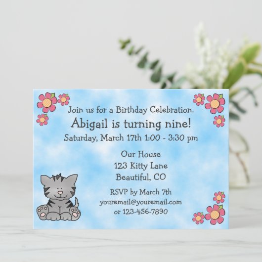 Invitation à l'anniversaire de Kitty Cat (Debout devant)