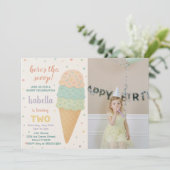 Invitation à l'anniversaire de la crème glacée mod (Debout devant)