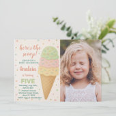 Invitation à l'anniversaire de la crème glacée mod (Debout devant)