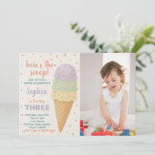 Invitation à l'anniversaire de la crème glacée mod (Debout devant)