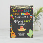 Invitation à l'anniversaire de la fête de trois ie (Debout devant)