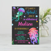 Invitation à l'anniversaire de la méduse Sous la m (Debout devant)