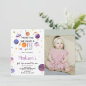 Invitation à l'anniversaire de l'astronaute avec p (Debout devant)