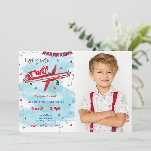 Invitation à l'anniversaire de l'avion (Debout devant)