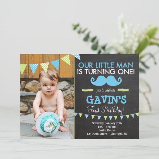 Invitation à l'anniversaire de Mustache (Debout devant)