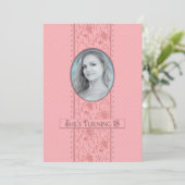 Invitation à l'anniversaire du 18e anniversaire, r (Debout devant)